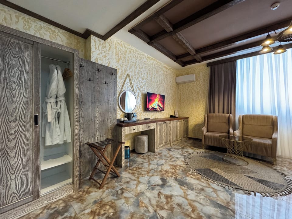 Standard Room, Balcony, Mountain View | WiFi (free)