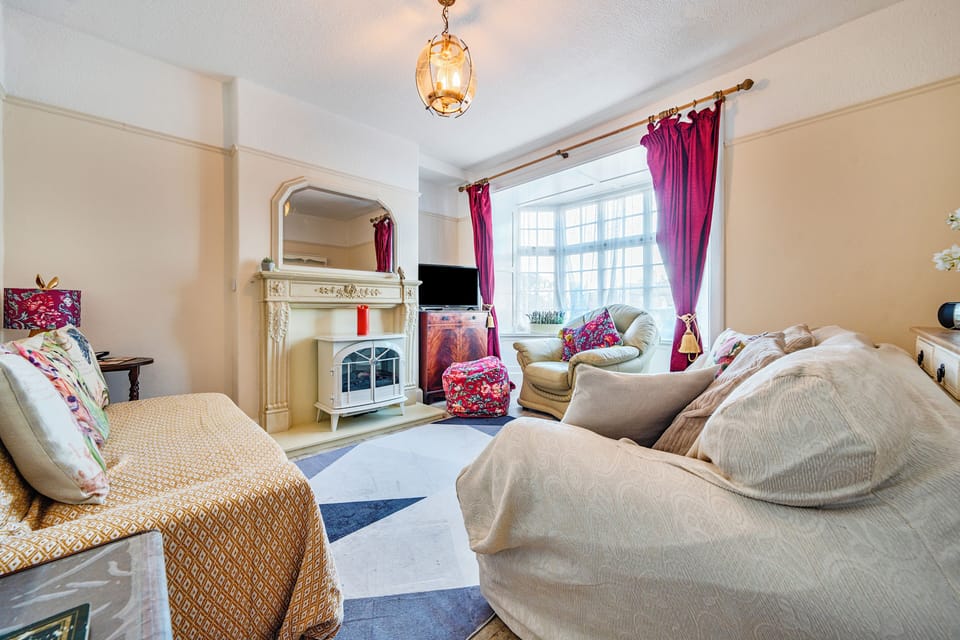 Deluxe Cottage, Courtyard View | Living area