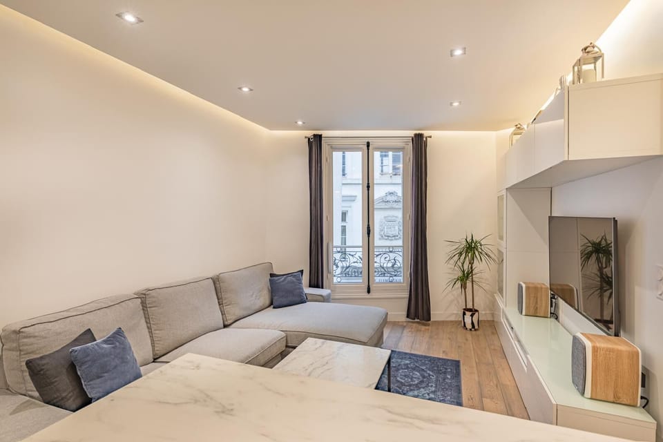 Comfort Apartment, City View | Living area