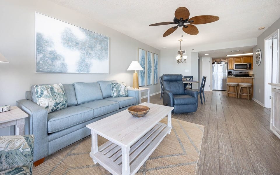 Condo, 2 Bedrooms | Living area