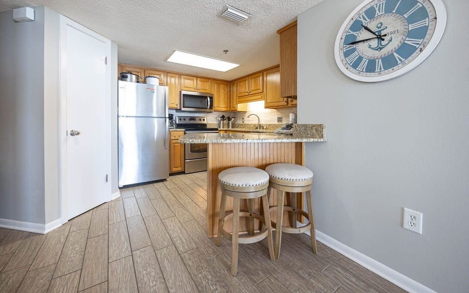 Condo, 2 Bedrooms | Private kitchen | Fridge, oven, coffee/tea maker