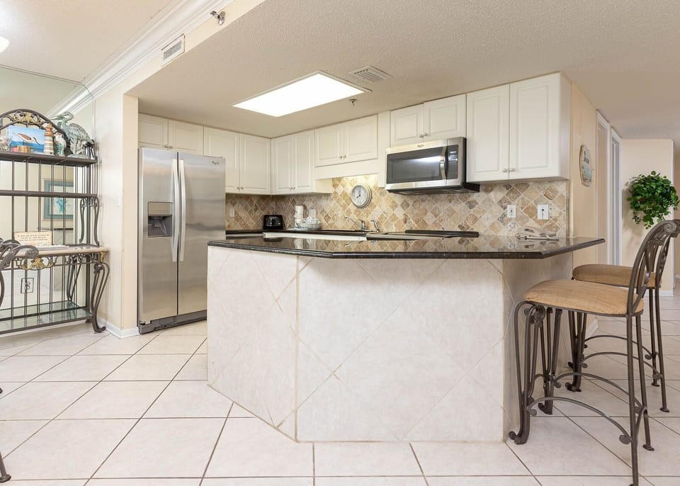Condo, 3 Bedrooms | Private kitchen | Fridge, oven, coffee/tea maker