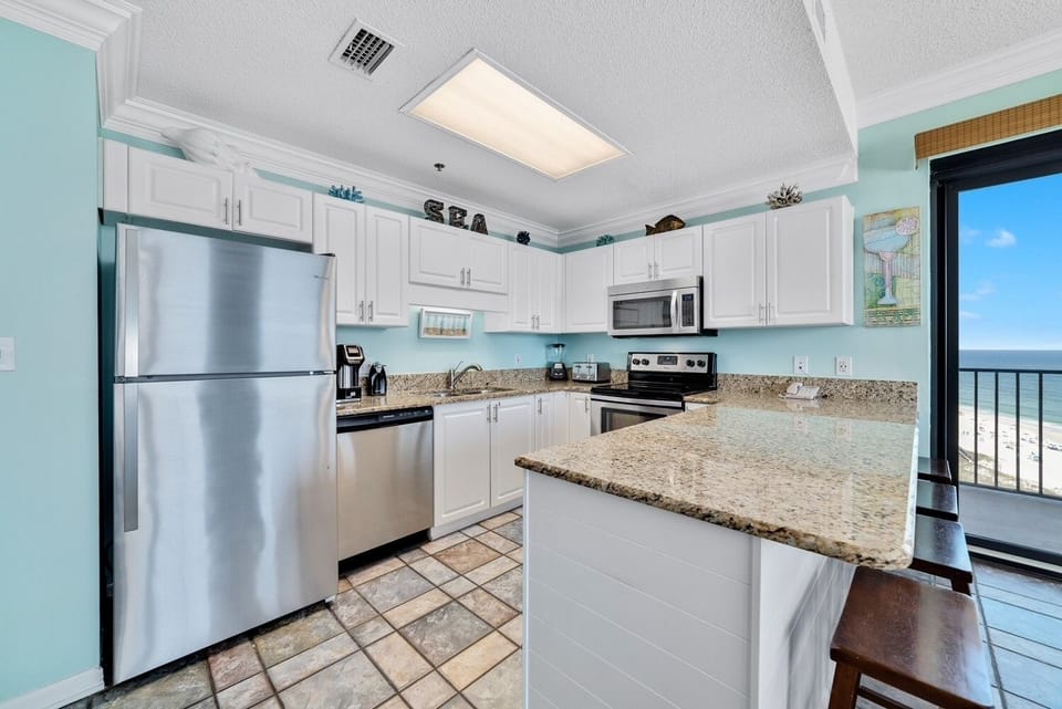 Condo, 3 Bedrooms | Private kitchen | Fridge, oven, coffee/tea maker