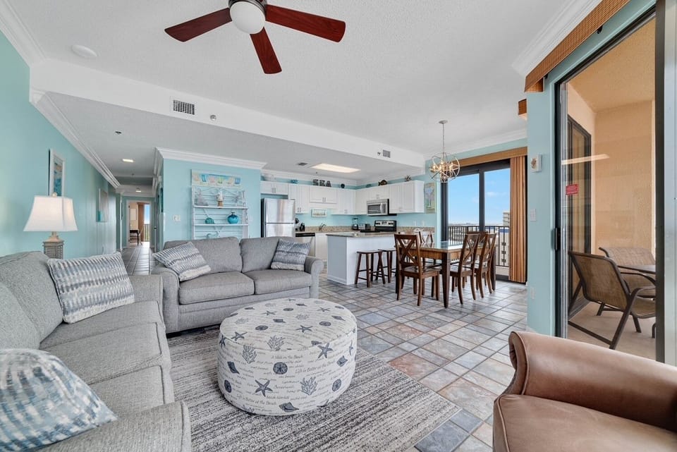 Condo, 3 Bedrooms | Living area