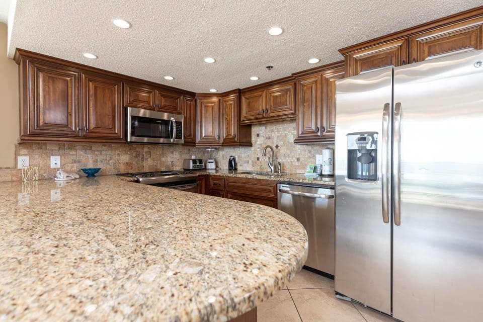 Condo, 3 Bedrooms | Private kitchen | Fridge, oven, coffee/tea maker