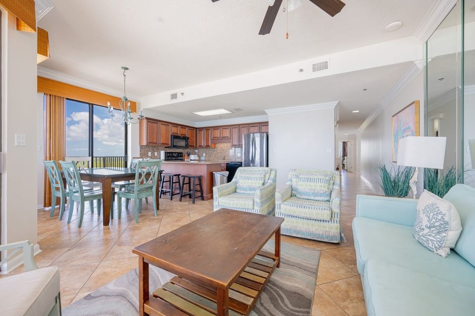 Condo, 3 Bedrooms | Living area