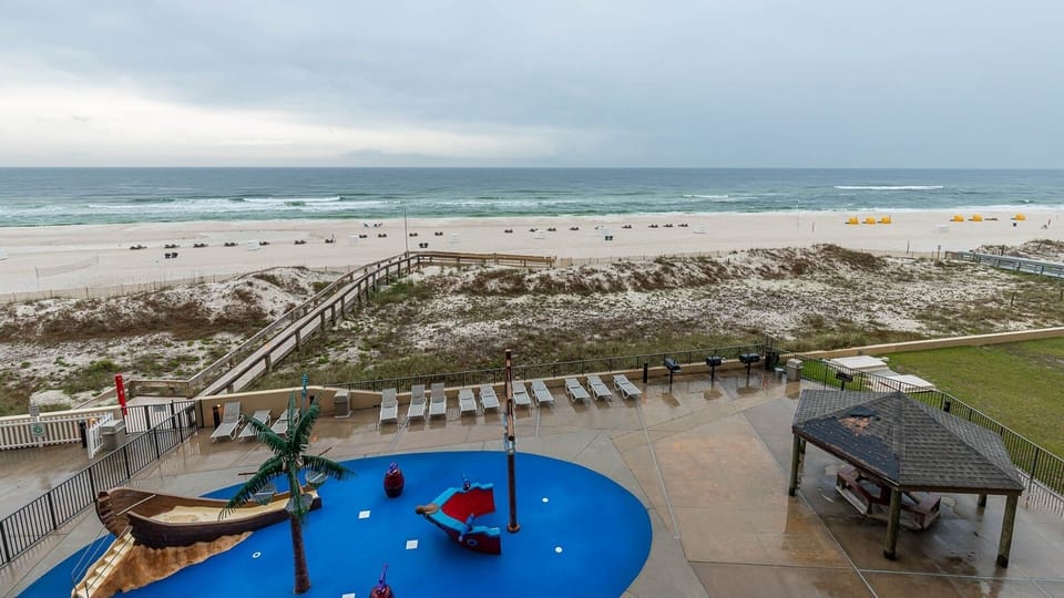 Condo, 3 Bedrooms | Property grounds