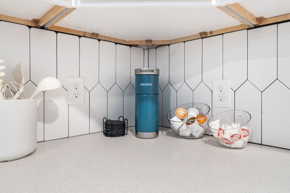 Apartment, 2 Bedrooms | Coffee and/or coffee maker