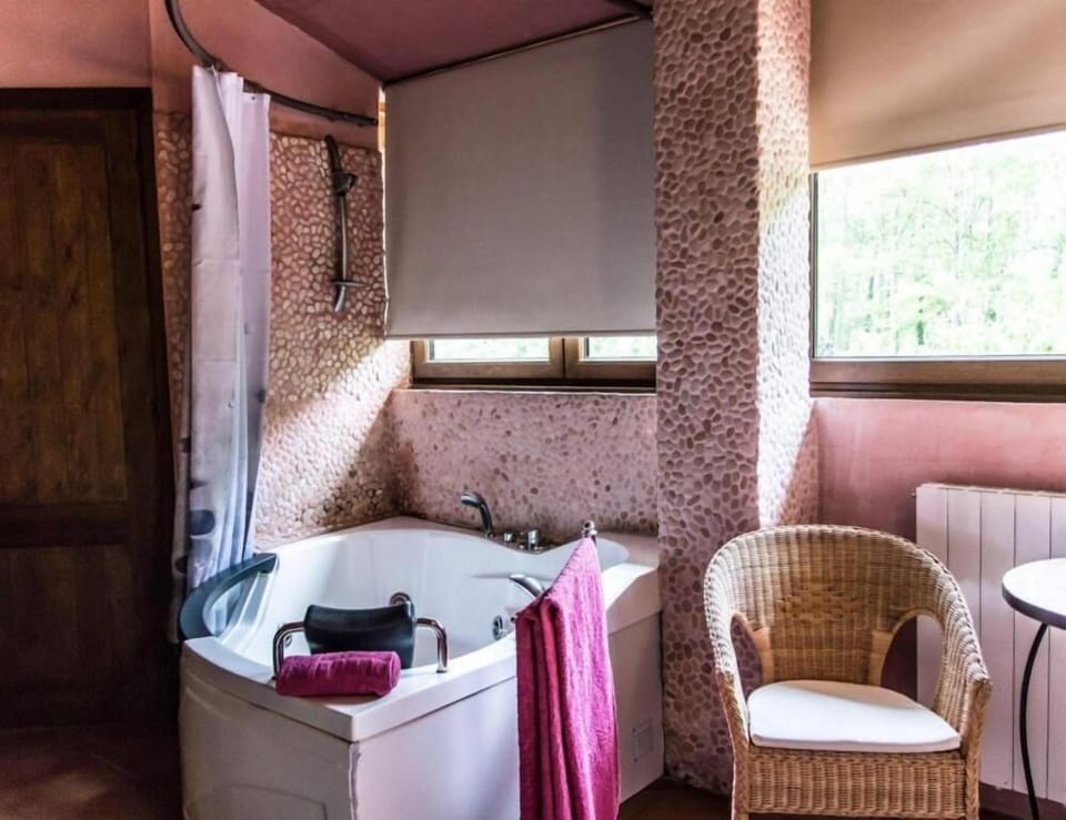 Deluxe Suite, Canal View | Bathroom