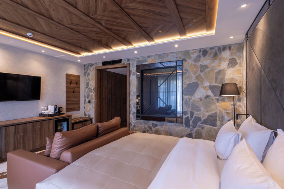 Superior Double Room | Desk, free WiFi, bed sheets