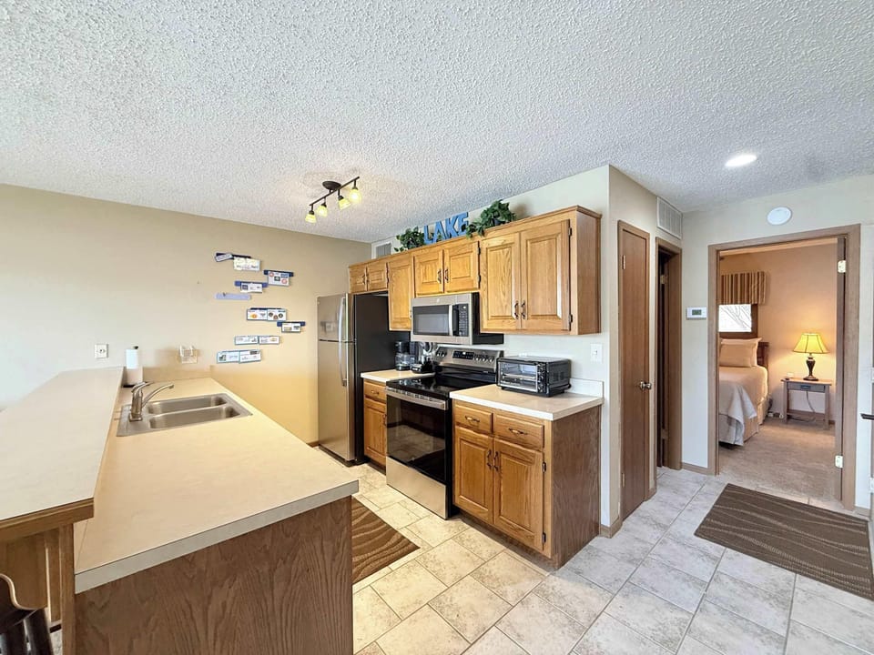 Condo, 1 Queen Bed with Sofa bed, Balcony (LOTO Fun at 21) | Private kitchen
