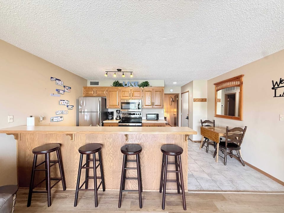 Condo, 1 Queen Bed with Sofa bed, Balcony (LOTO Fun at 21) | Private kitchen