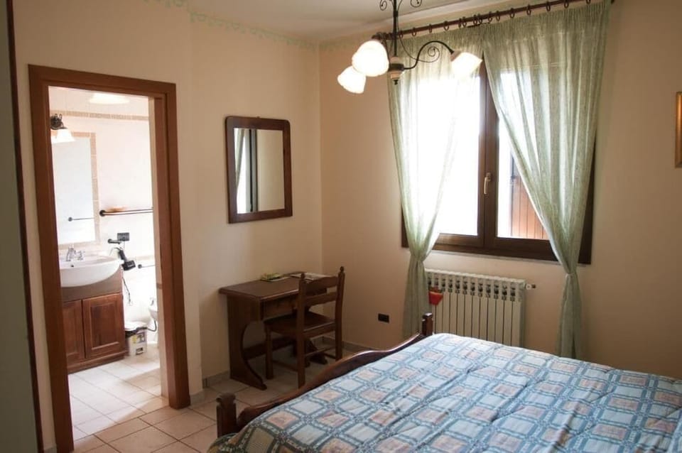 Double Room | In-room safe, free WiFi, bed sheets