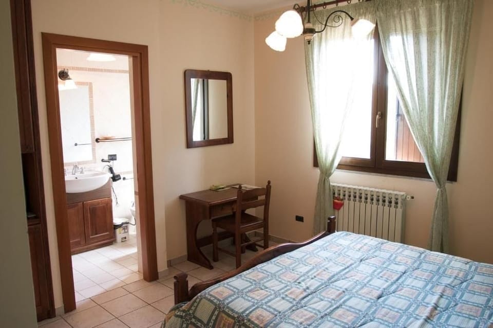 Double Room | In-room safe, free WiFi, bed sheets