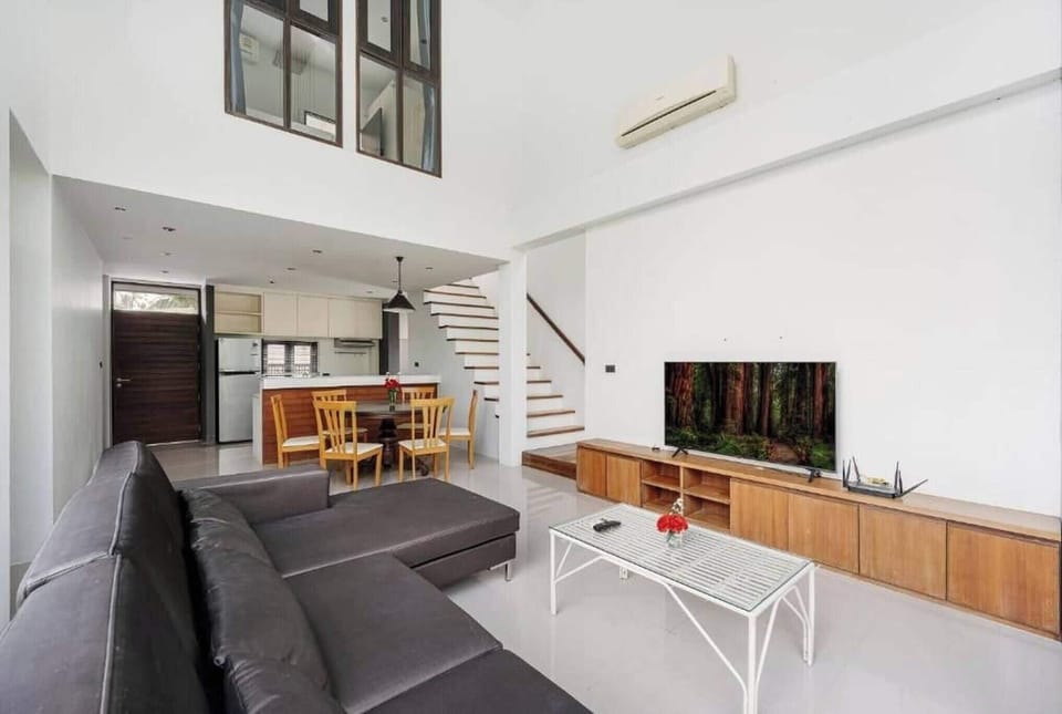 Room, 3 Bedrooms | Living room