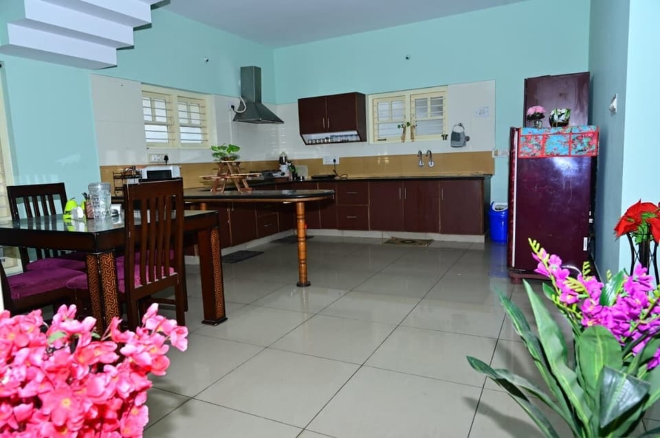 Family Villa, Patio, City View | Private kitchen
