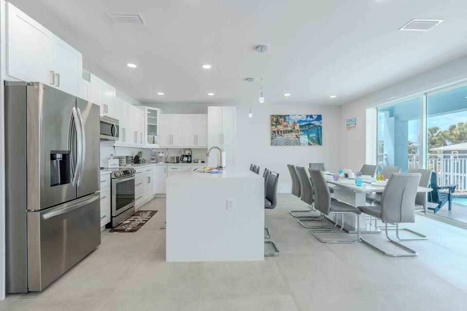 Open Floor Layout-Kitchen into Dining
