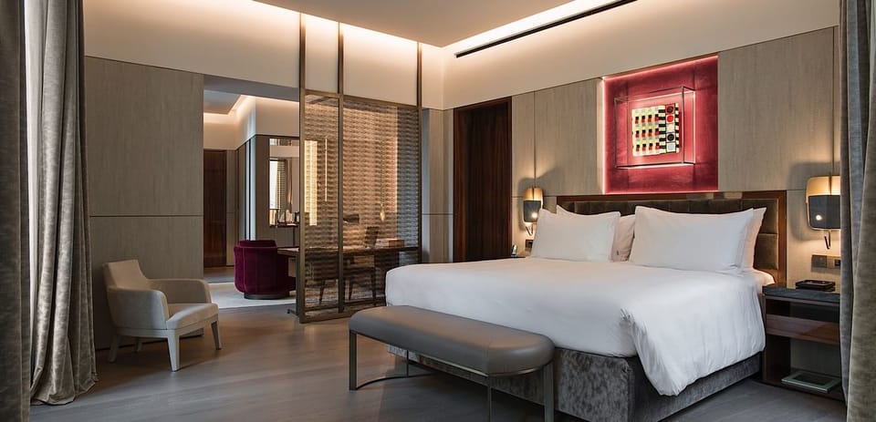 Corner Suite | 1 bedroom, premium bedding, down comforters, minibar
