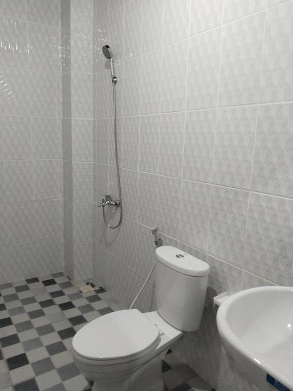 Shower, hydromassage showerhead, towels, soap
