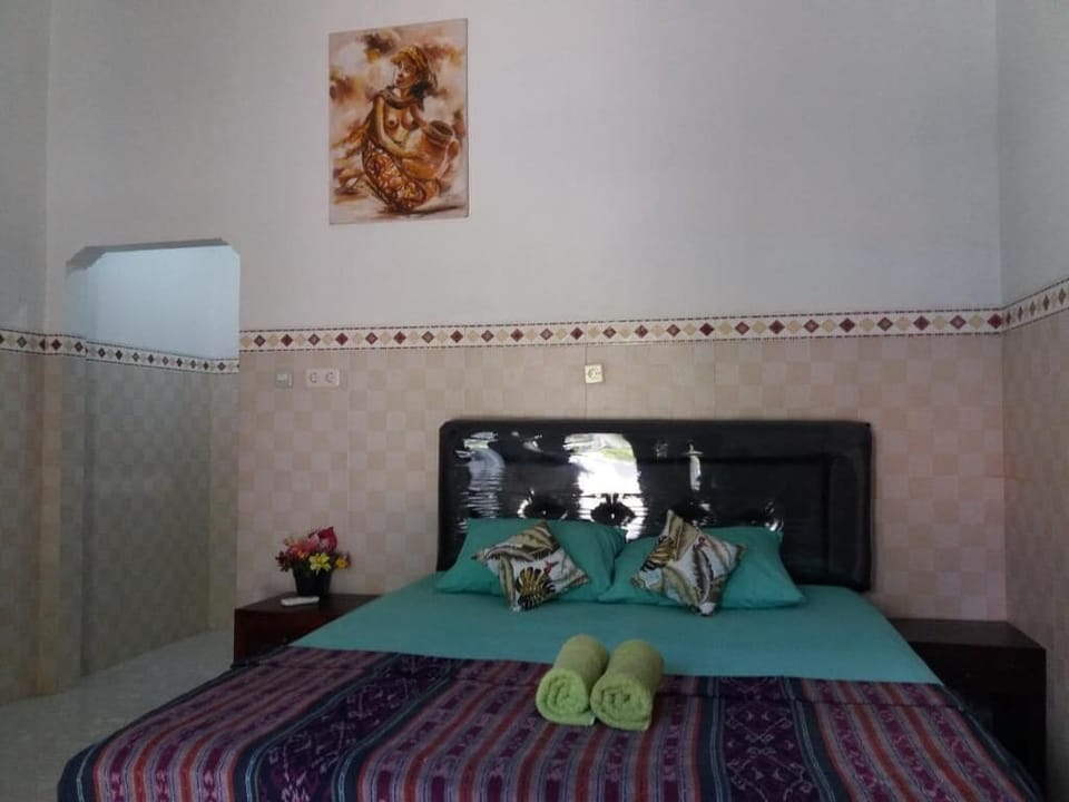 Double Room, Garden View | In-room safe, WiFi (free), bed sheets