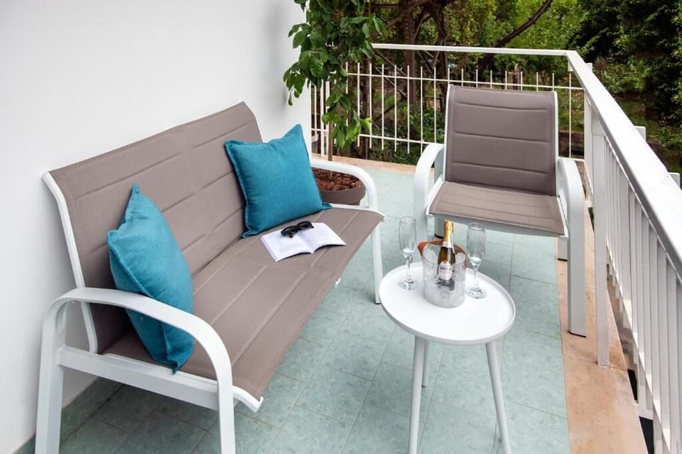 Double Room, Balcony | In-room safe, blackout drapes, WiFi (free)
