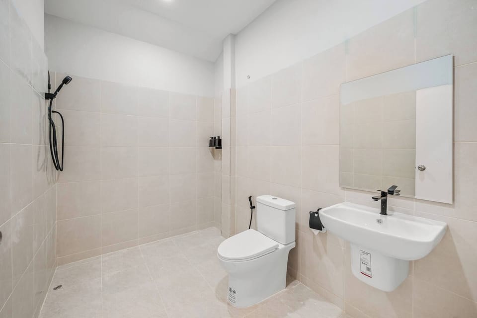 Room, 2 Bedrooms | Bathroom