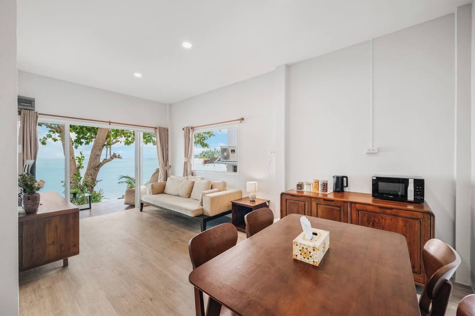Room, 1 Bedroom, Balcony | Dining room