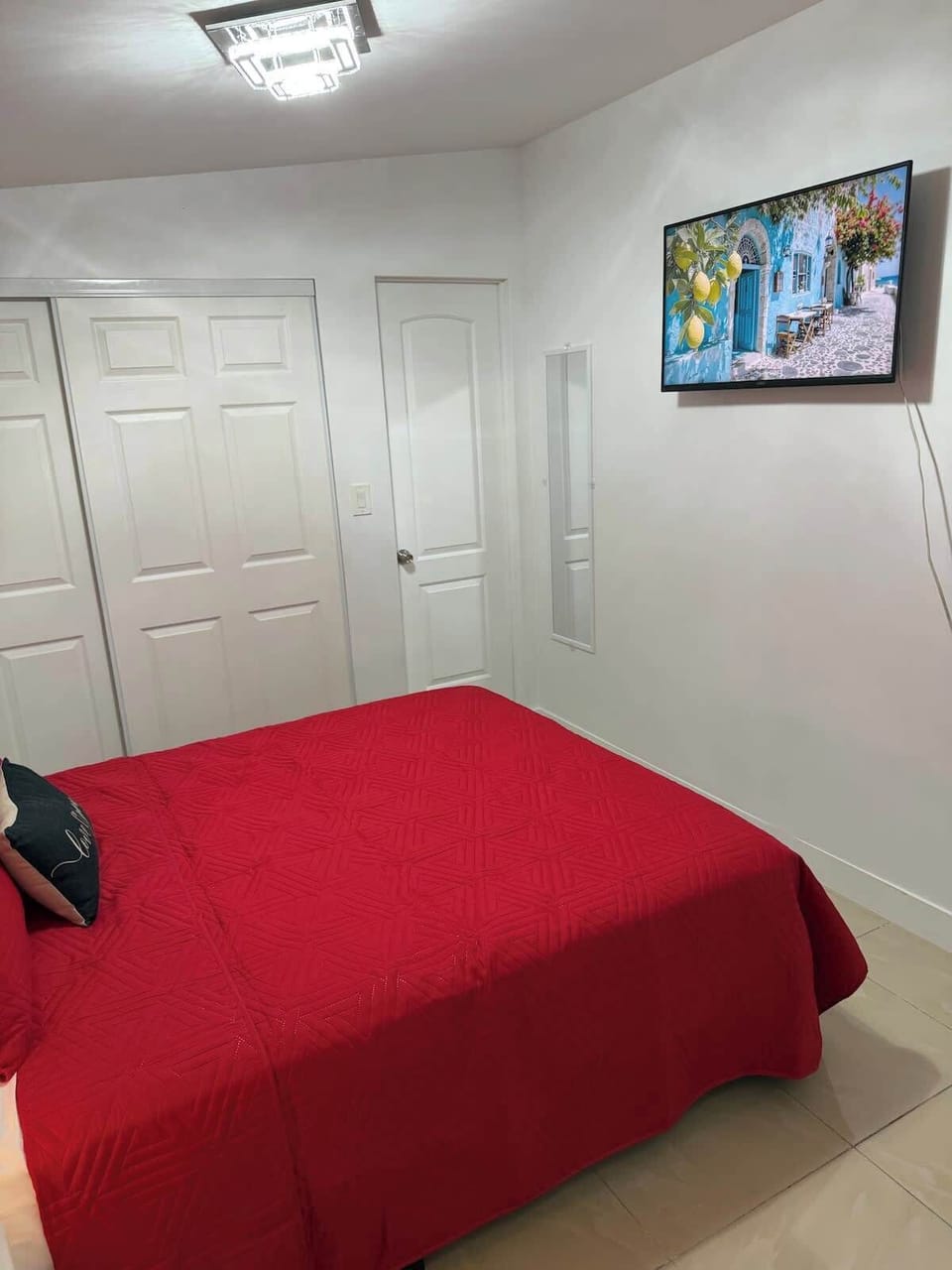 Cozy queen bedroom with smart TV and AC for a comfortable, restful stay.