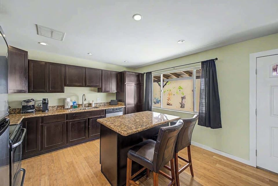 Fully equipped kitchen for everyday cooking