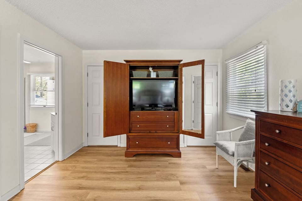 SH258: Moon Jelly Manor | Mid Level Bedroom 3