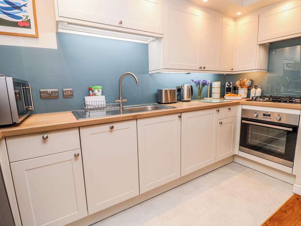 Dishwasher, cookware/dishes/utensils