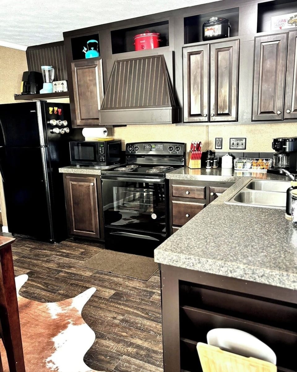 Fully stocked kitchen! 