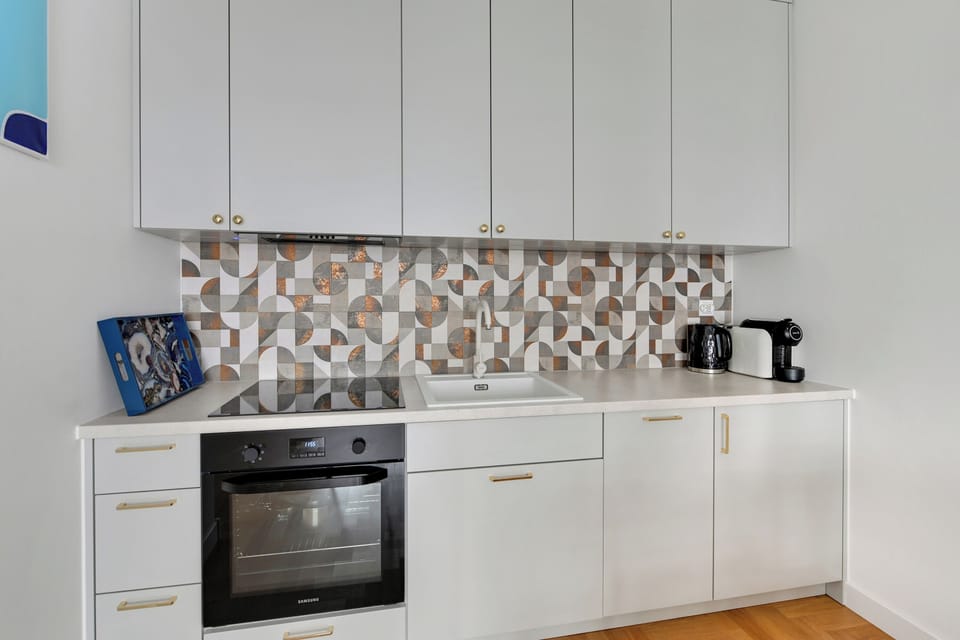 Deluxe Apartment | Private kitchen | Electric kettle