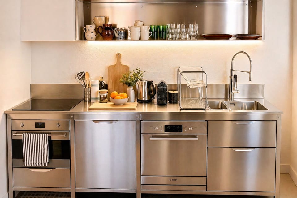 Luxury Apartment, City View | Private kitchen