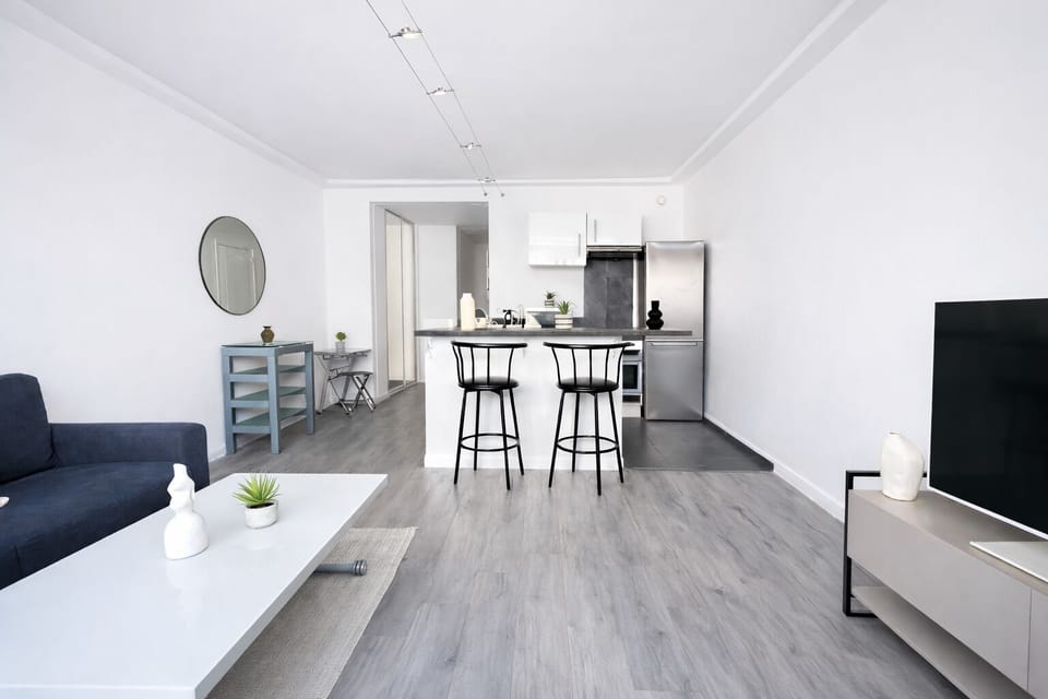 Apartment | Living area | Flat-screen TV