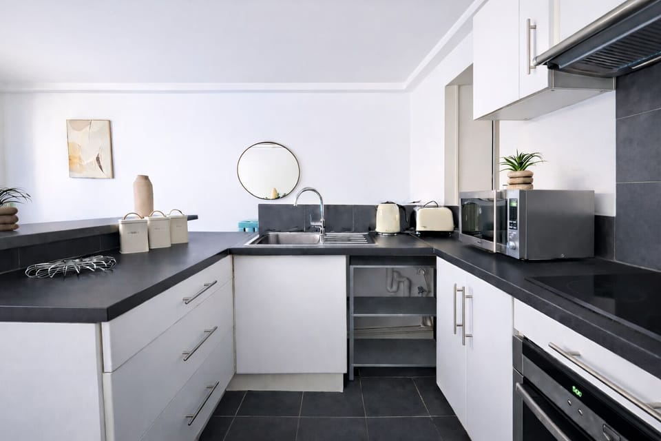 Apartment | Private kitchen | Fridge, oven, stovetop, cookware/dishes/utensils