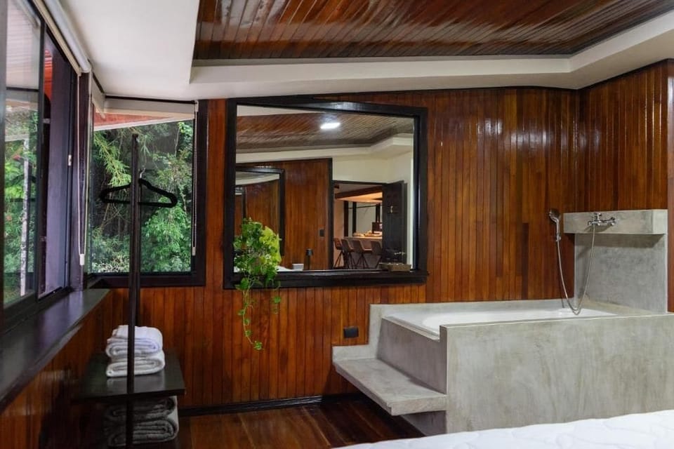 Deluxe Double Room, Patio, Pool View | Bathroom