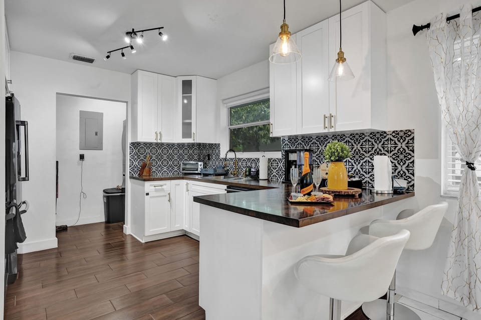 [Kitchen] Updated with stainless steel appliances