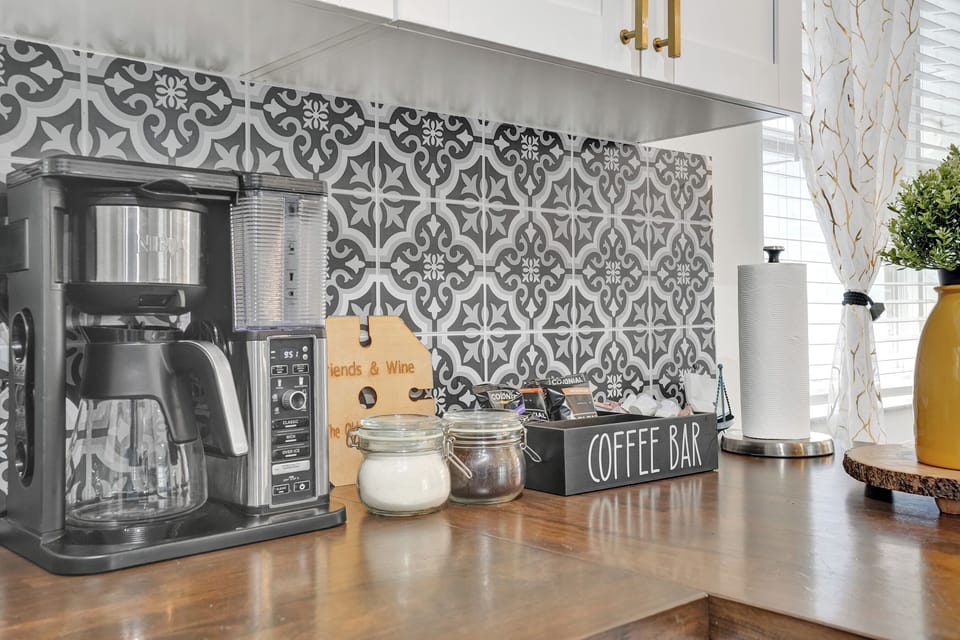 [Coffee station] Complimentary coffee & sugar provided