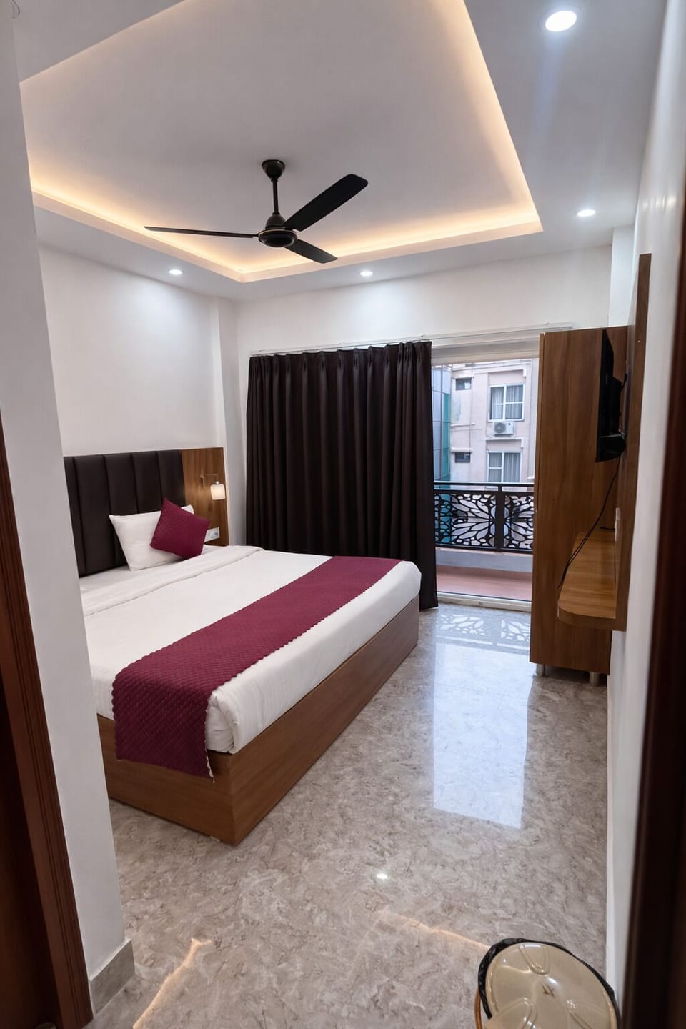 Deluxe Double Room | In-room safe, desk, laptop workspace, blackout drapes