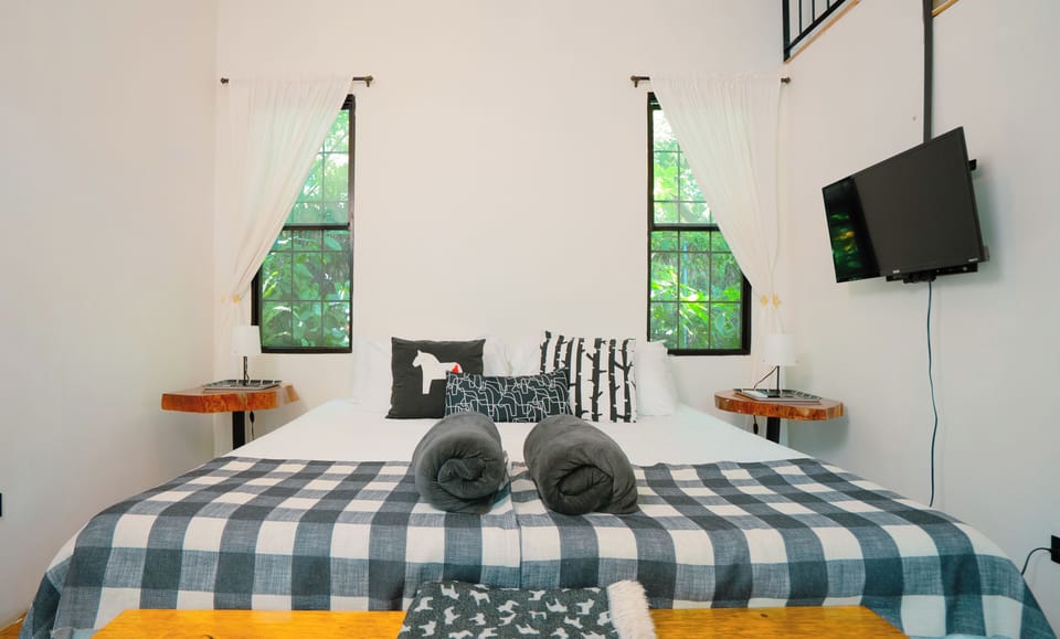 Botania: One of a kind signature villas, 2 cabines, botanic paradise | Premium bedding, iron/ironing board (on request), WiFi (free)