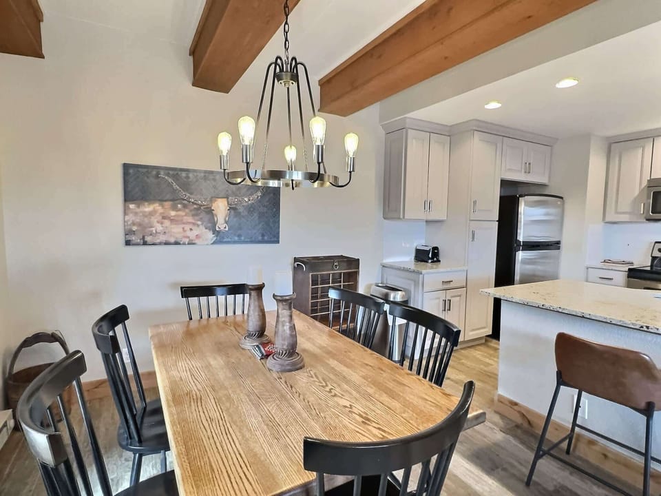 [Dining] Table for 6