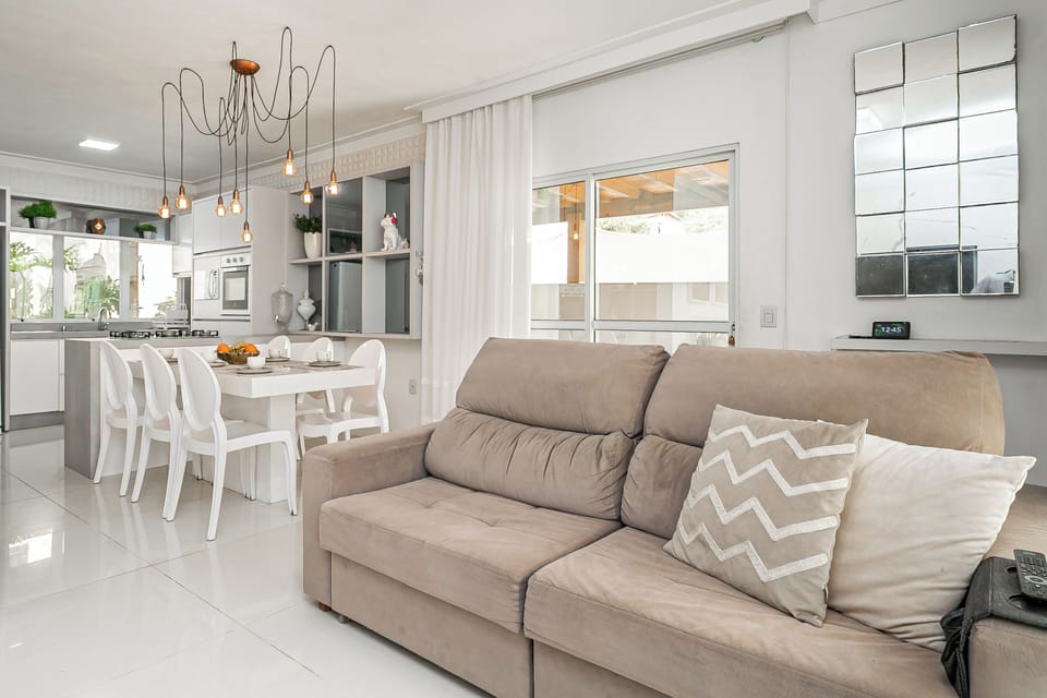 Deluxe House, Lanai | Living area