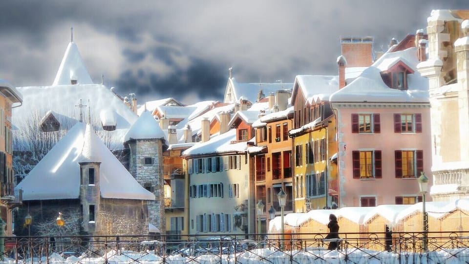 Vieille prison sous la neige