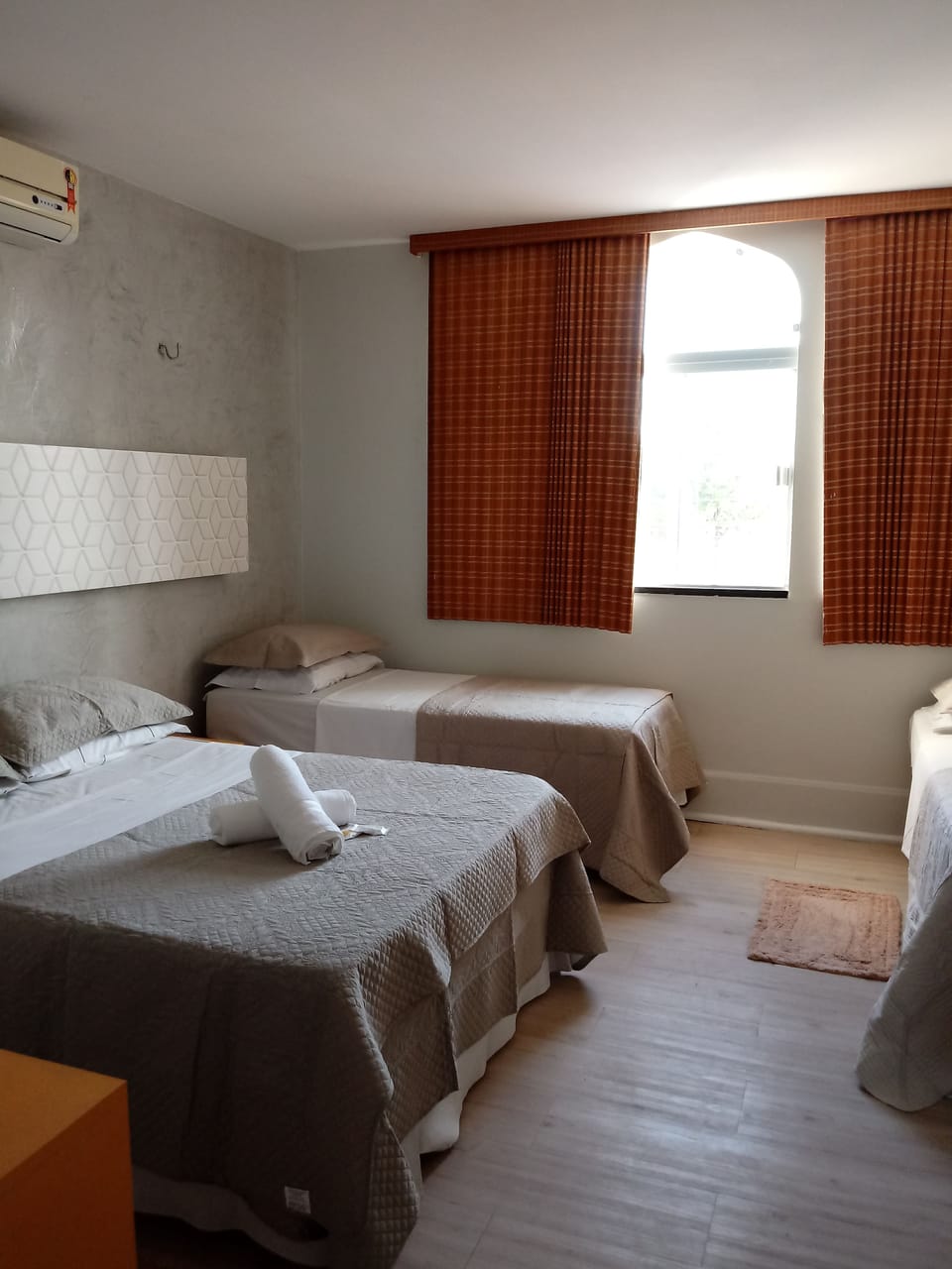 Quadruple Room | Minibar, blackout drapes, rollaway beds, free WiFi