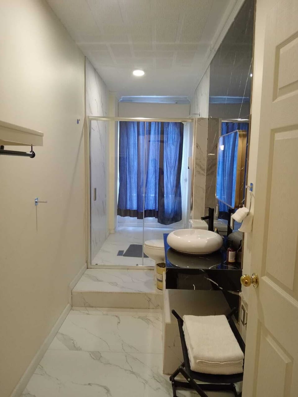 Superior Double Room | Bathroom | Shower, towels, soap, shampoo