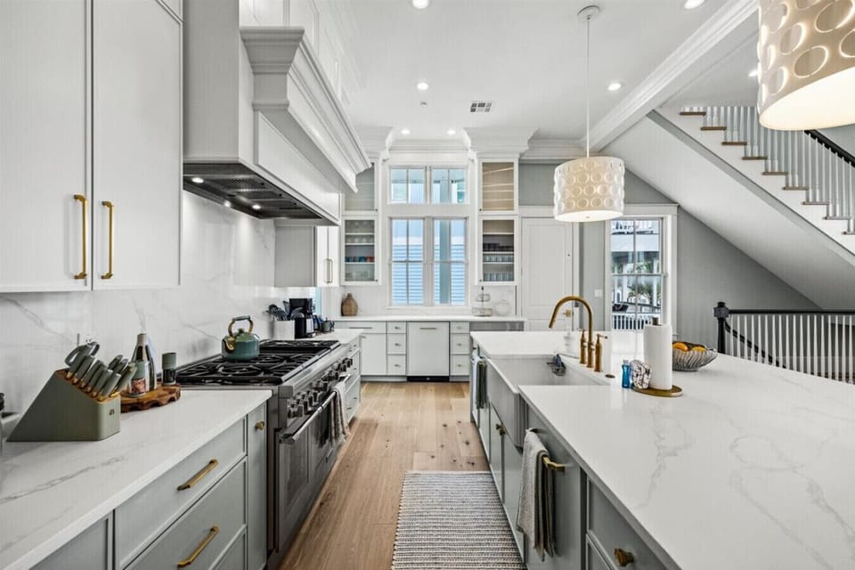 A kitchen perfect for preparing meals for the family!