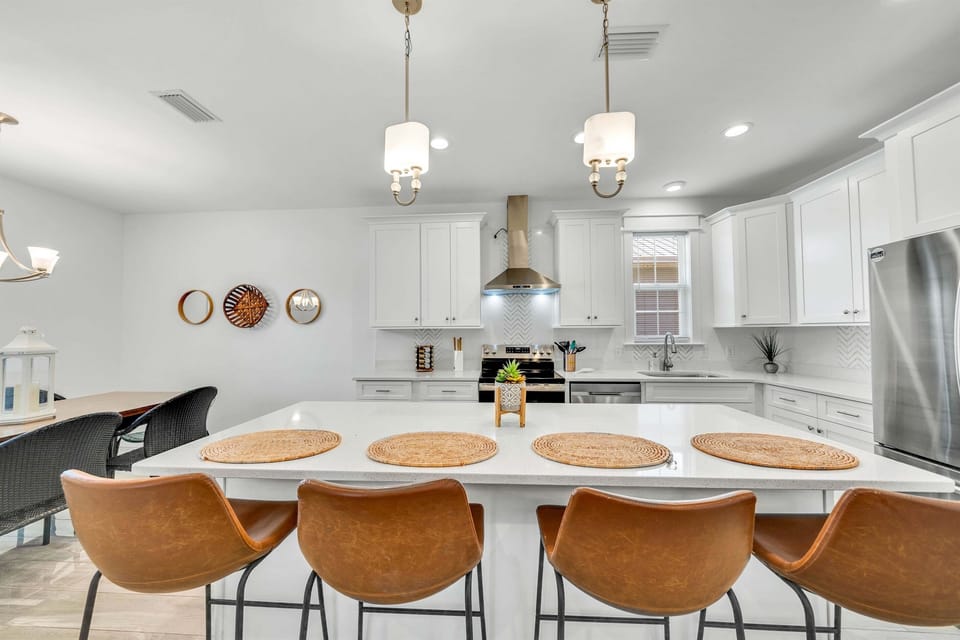 Serve a casual breakfast on the smooth quartz island counters before heading out for the day.