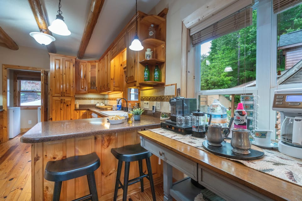 Eat-in kitchen bar and coffee bar makes for a welcoming stay