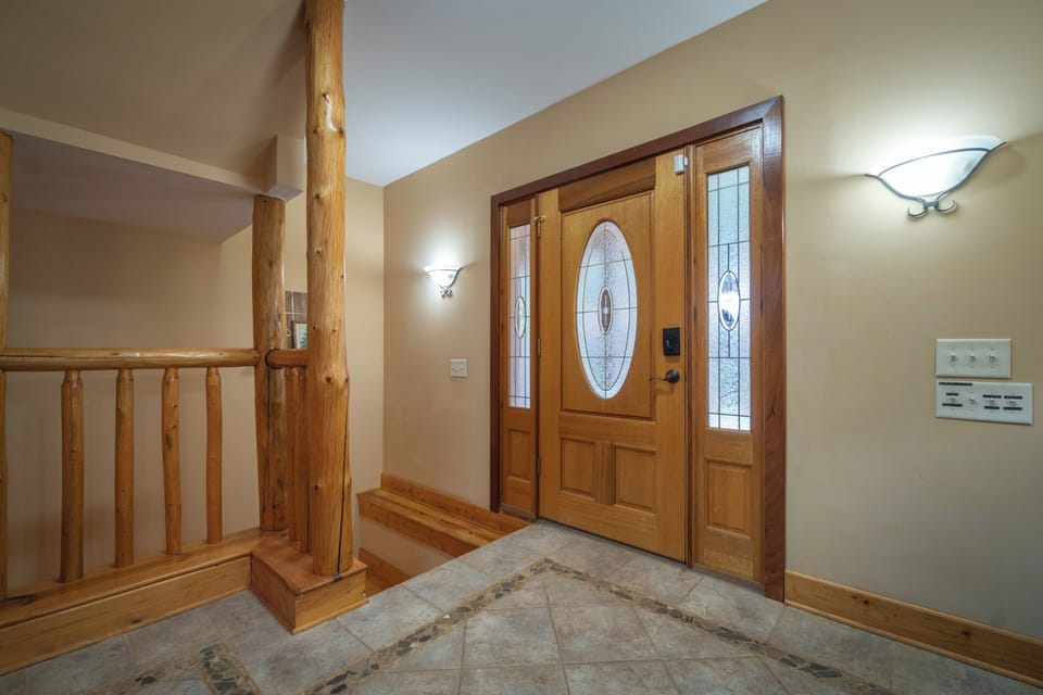 Entrance with beautiful logs and tiled floor